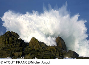 Wellen, Granitfelsen, Bretagne