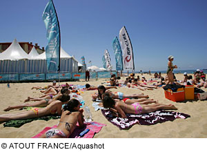 Jugend am Strand von Aquitanien