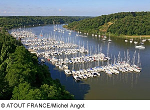 Hafen am Fluß Vilaine, Bretagne