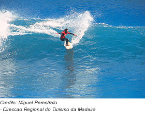 Wellenreiten auf Madeira. Portugal